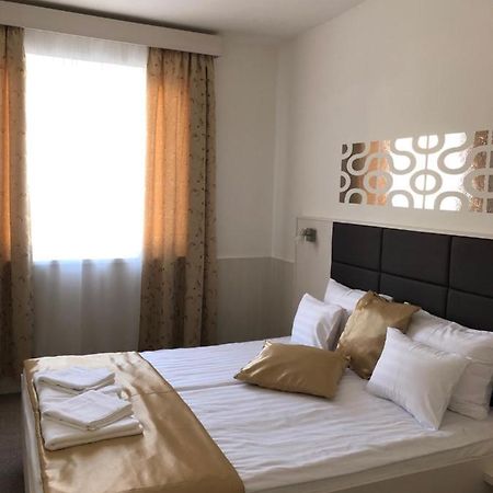 Kerekes Panzio Es Etterem Bed & Breakfast Balmazújváros Dış mekan fotoğraf