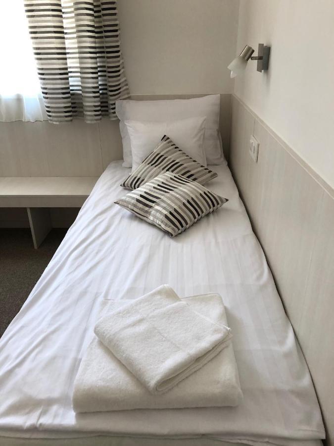Kerekes Panzio Es Etterem Bed & Breakfast Balmazújváros Dış mekan fotoğraf