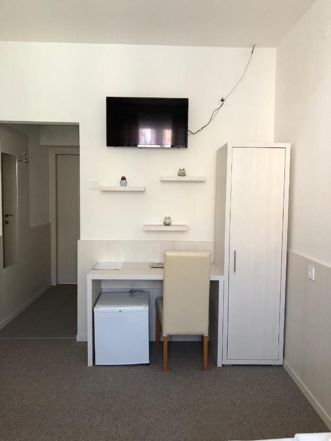 Kerekes Panzio Es Etterem Bed & Breakfast Balmazújváros Dış mekan fotoğraf