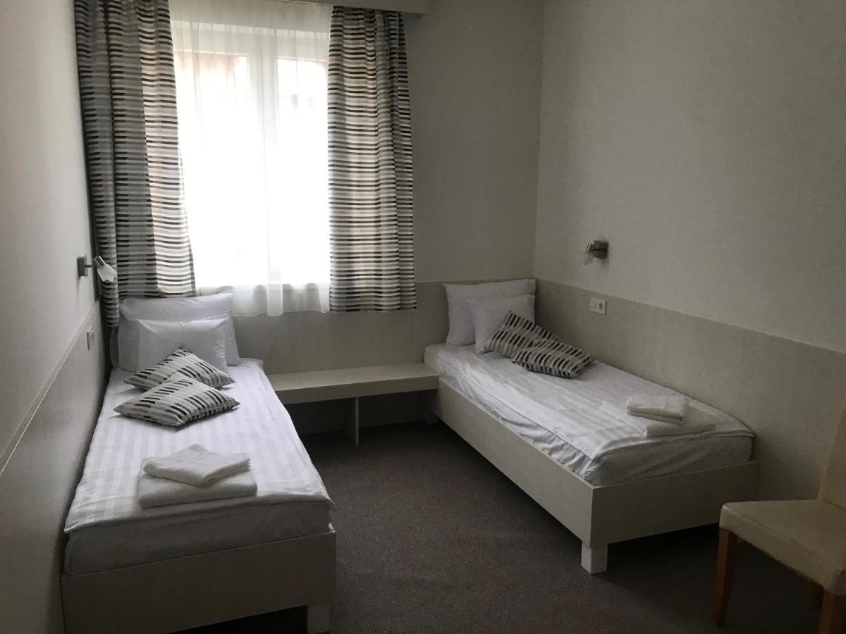 Kerekes Panzio Es Etterem Bed & Breakfast Balmazújváros Dış mekan fotoğraf
