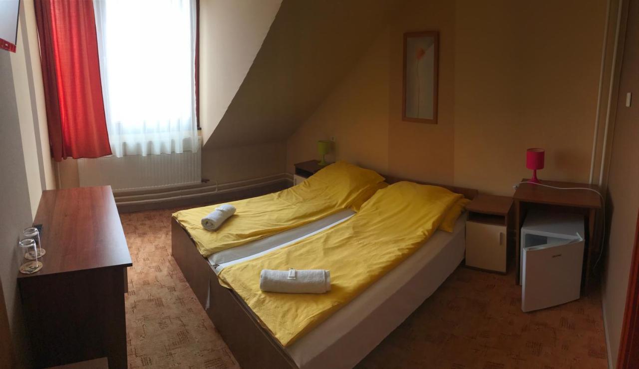 Kerekes Panzio Es Etterem Bed & Breakfast Balmazújváros Dış mekan fotoğraf