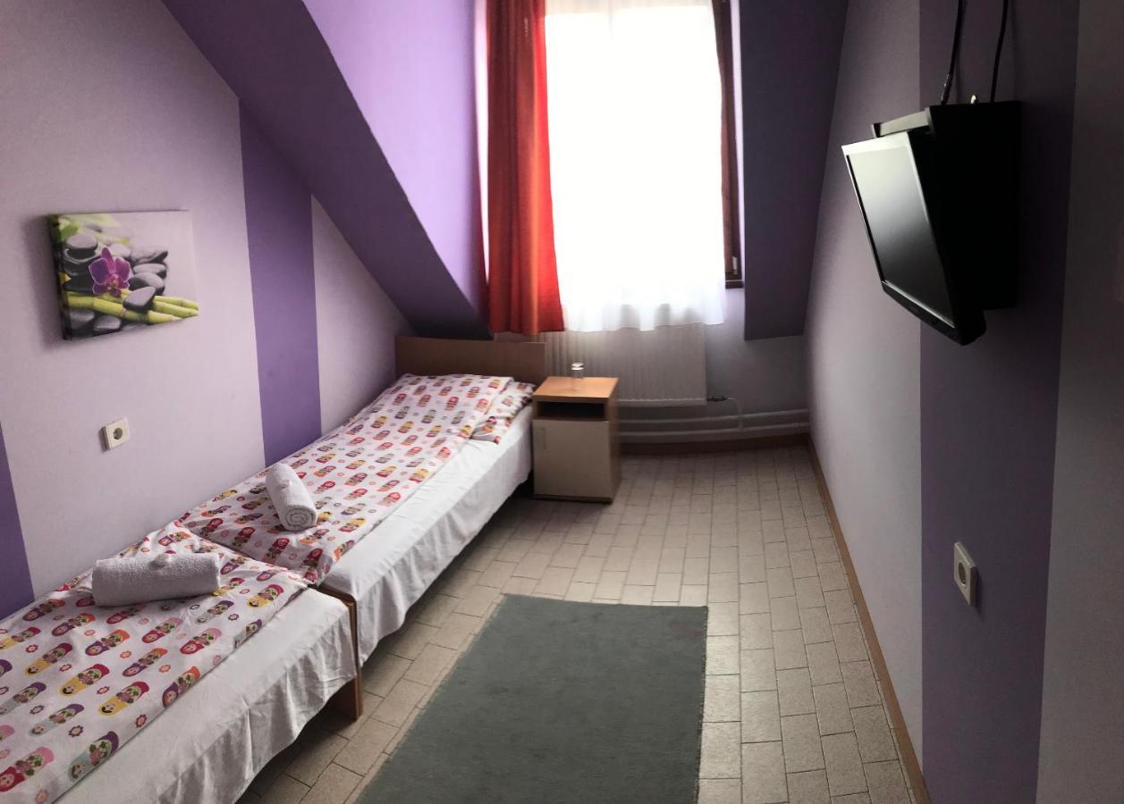 Kerekes Panzio Es Etterem Bed & Breakfast Balmazújváros Dış mekan fotoğraf