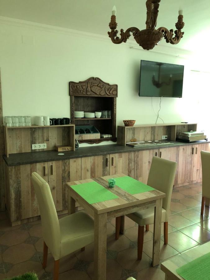 Kerekes Panzio Es Etterem Bed & Breakfast Balmazújváros Dış mekan fotoğraf