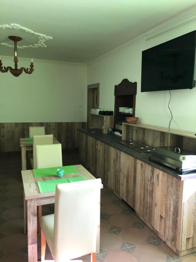 Kerekes Panzio Es Etterem Bed & Breakfast Balmazújváros Dış mekan fotoğraf