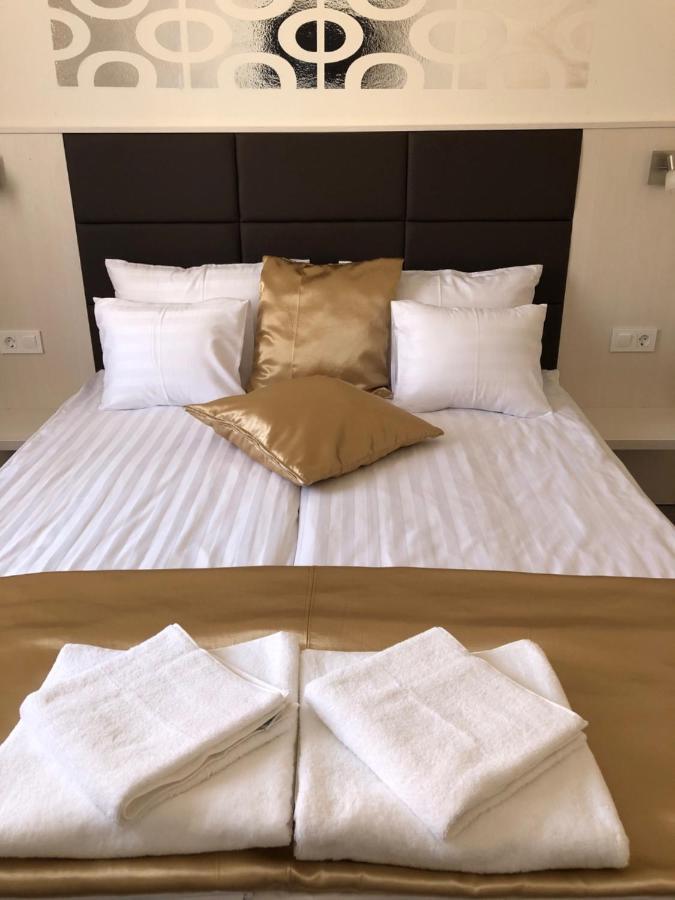 Kerekes Panzio Es Etterem Bed & Breakfast Balmazújváros Dış mekan fotoğraf