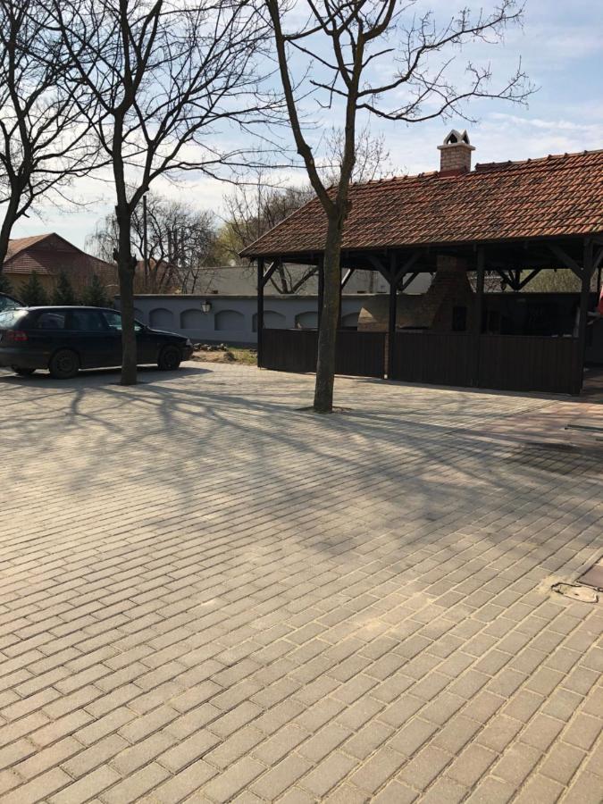 Kerekes Panzio Es Etterem Bed & Breakfast Balmazújváros Dış mekan fotoğraf