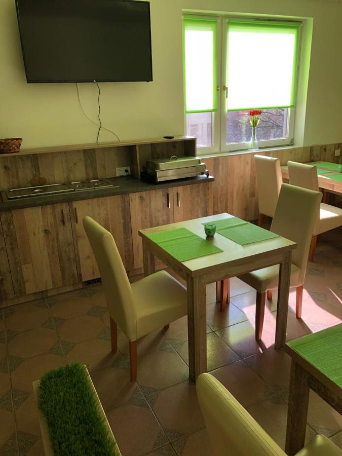Kerekes Panzio Es Etterem Bed & Breakfast Balmazújváros Dış mekan fotoğraf