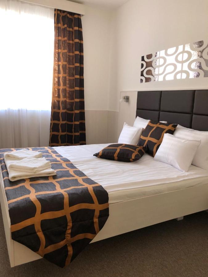 Kerekes Panzio Es Etterem Bed & Breakfast Balmazújváros Dış mekan fotoğraf